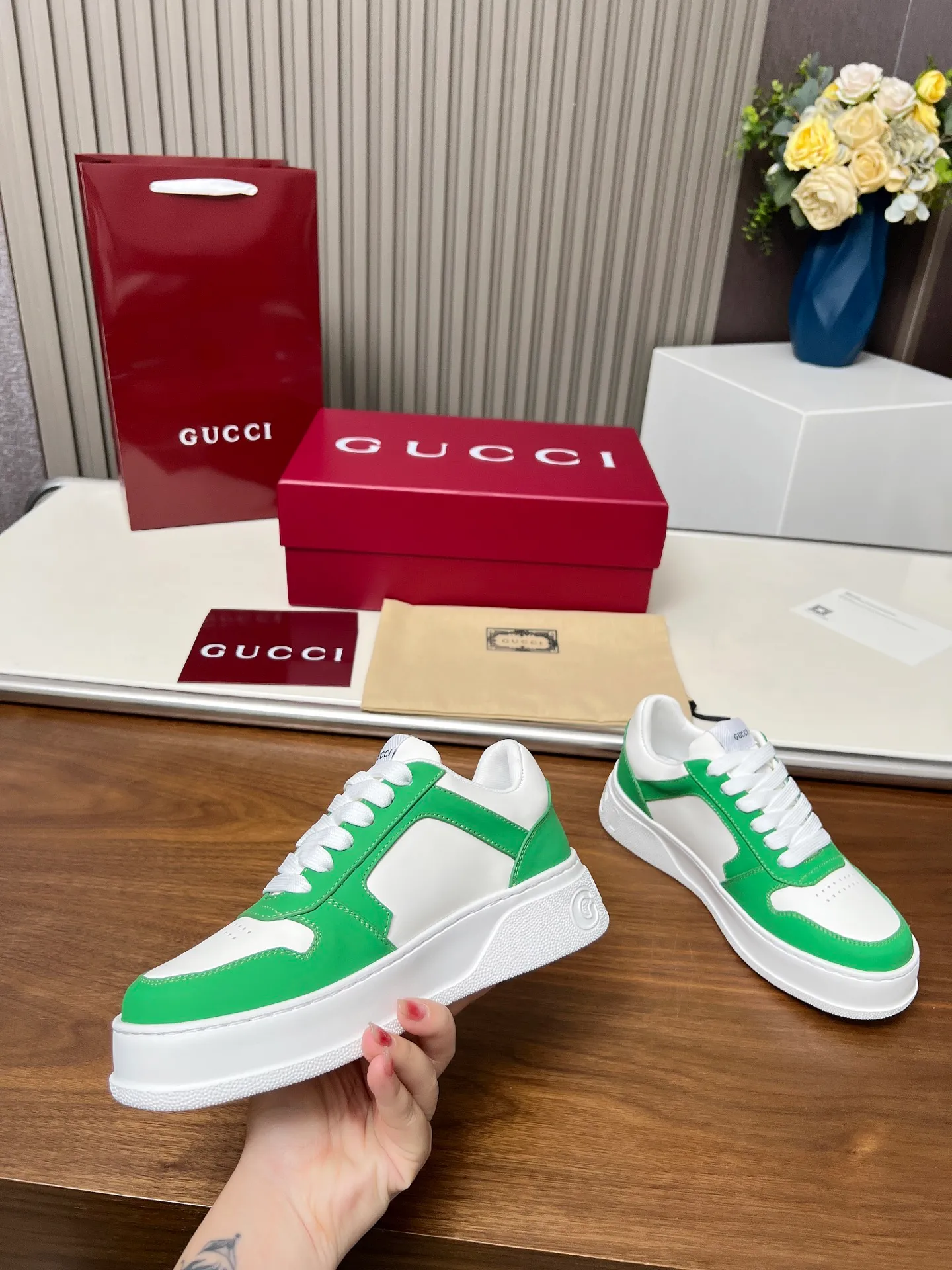 👟👟Ex-factory price 560👟👟Gucci casual sneakers, top version! Oil edge craftsmanship🌸🌸🌸1:1 reproduction. New model for early spring, creating a perfect style💣💣💣street style🔥🔥🔥Cool and stylish C-position fashionable outfit with retro and futuristic feel🌹🌹🌹Classic shoe shape, showing exquisite texture! Open mold to customize high-density outsole. Comes fully packaged. Size: Female 35-46. Fabric: Imported cowhide...men and women